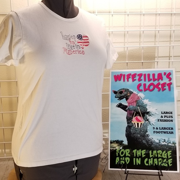 MCCC Sportsware Lucky To Live in America Tee - Picture 2 of 6